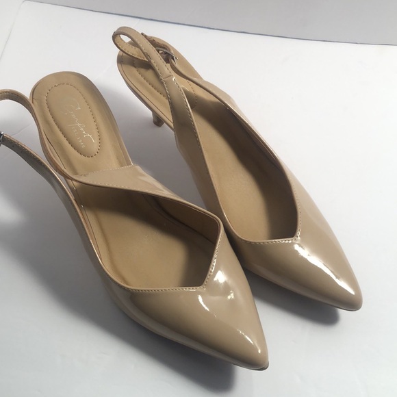 Woman’s comfort fall nude closed toe comfort heels - Picture 4 of 11